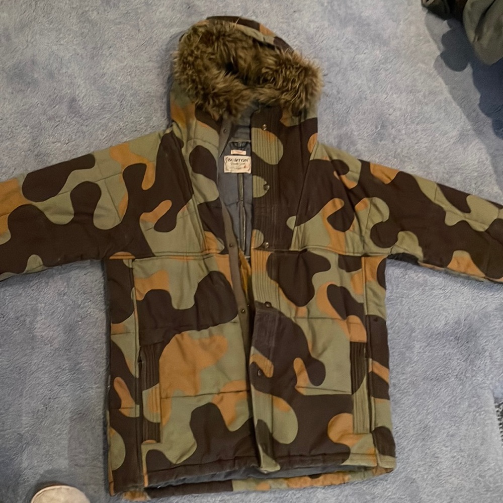 Burton DryRide Camo Size Large Winter Coat with Removable Fur on Hood